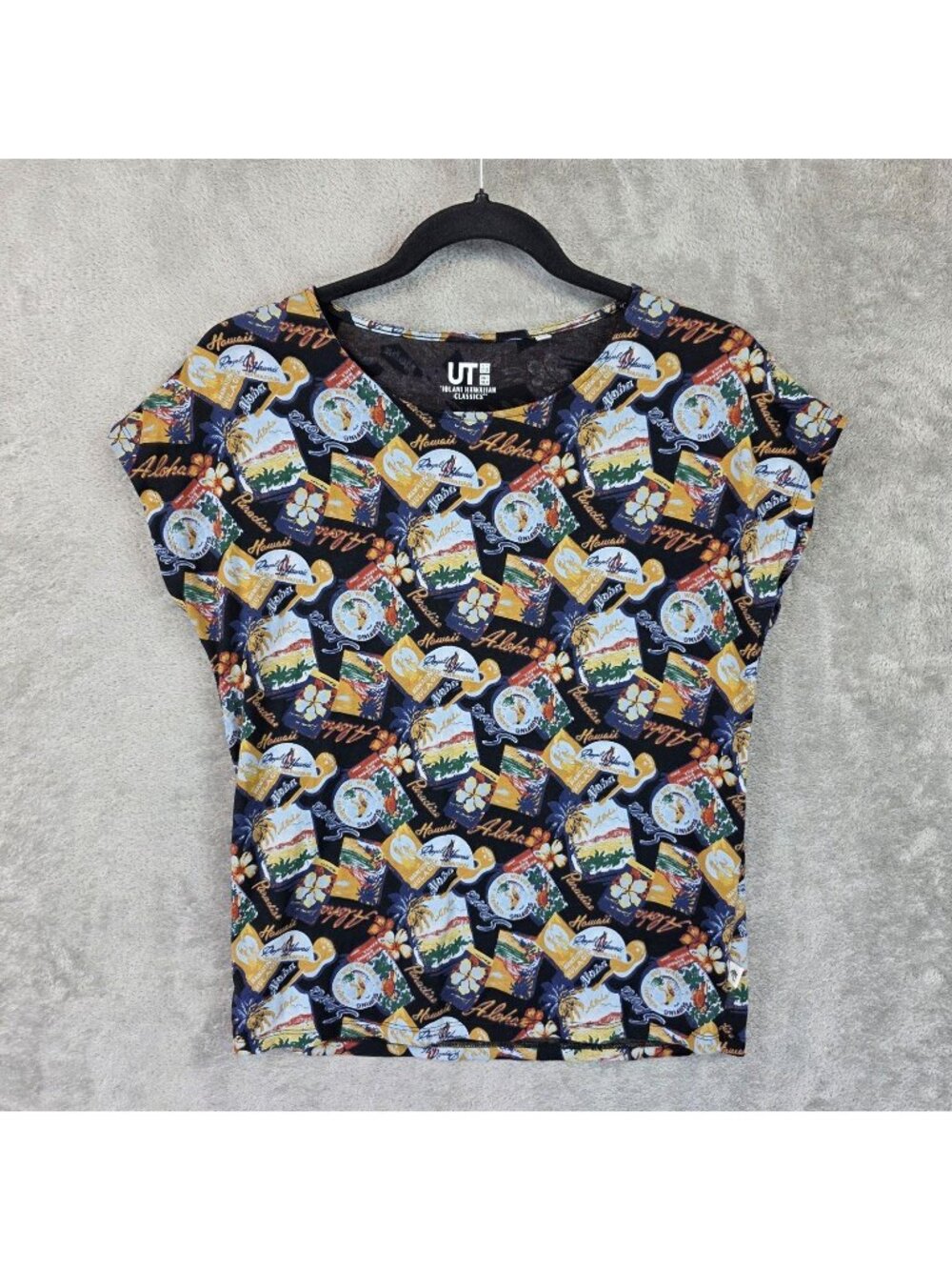 Uniqlo T-Shirt Womens XS Multicolor Round Neck Cap Sleeve Hawaiian Graphic Aloha